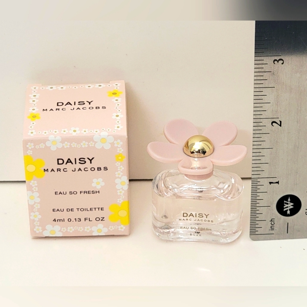 DAISY Marc Jacobs Eau So Fresh EDT 0.13 oz / 4 ml (MINIATURE SPLASH FOR WOMAN